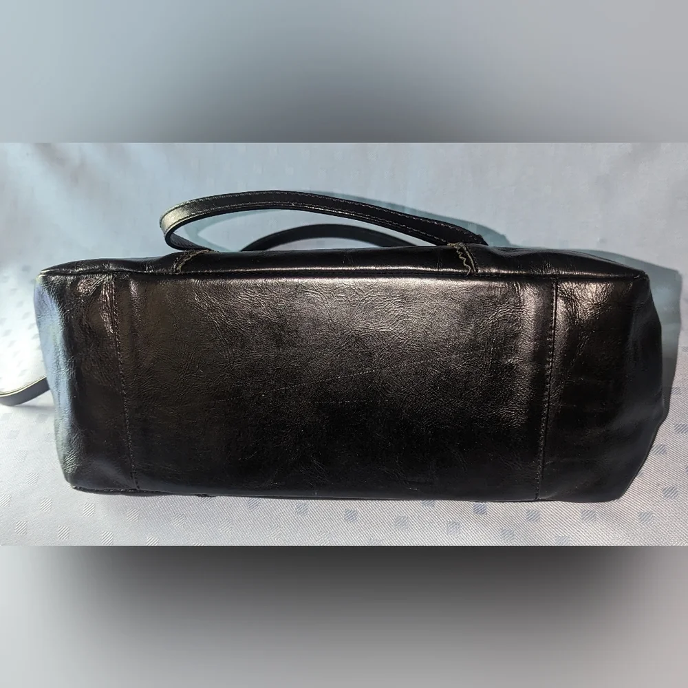 Arezzo black leather shoulder bag.